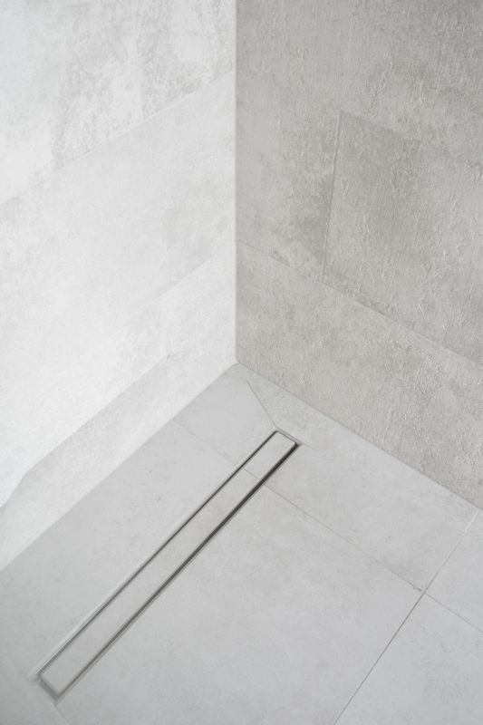 Narrow Linear Shower Layout